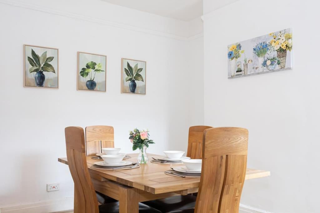 Old Trafford Modern 3 Bedroom House Apartment *